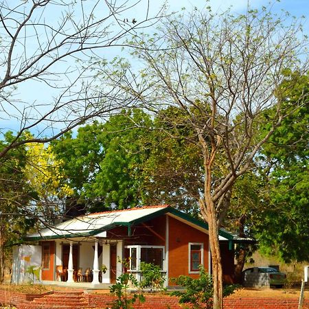 Pelican View Cottages Катарагама Экстерьер фото